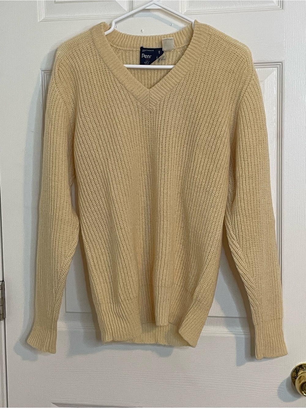 Vintage Penmans Pure Virgin Wool Pastel Butter Yellow V-Neck Sweater Size M